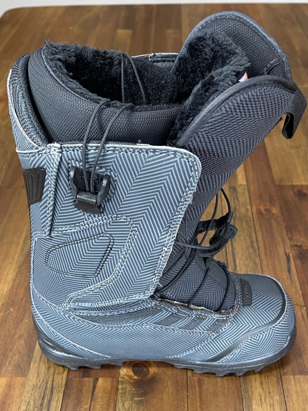 thirtytwo Women’s  Lashed FT Snowboard Boots in Grey and Black Size 7